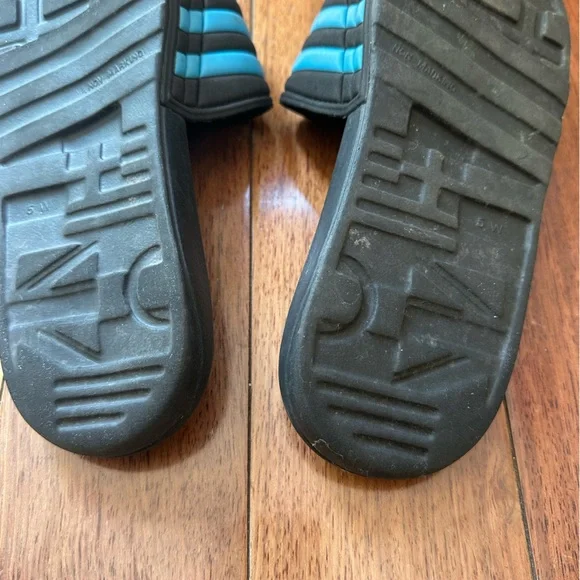 Adidas Youth Size 6 Black and Blue Adissage Slides - Picture 5 of 7